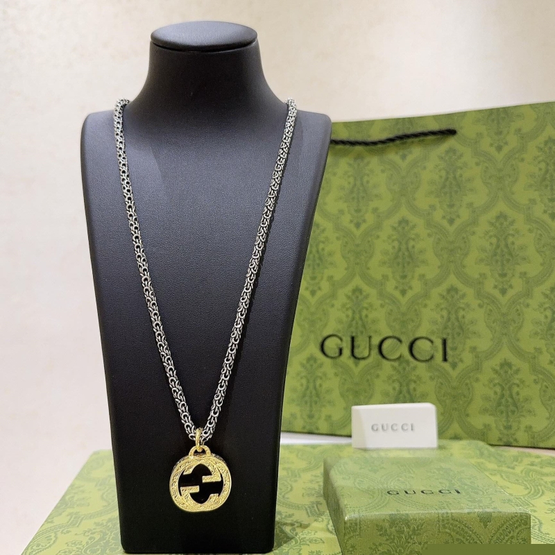 G*u*i necklaces